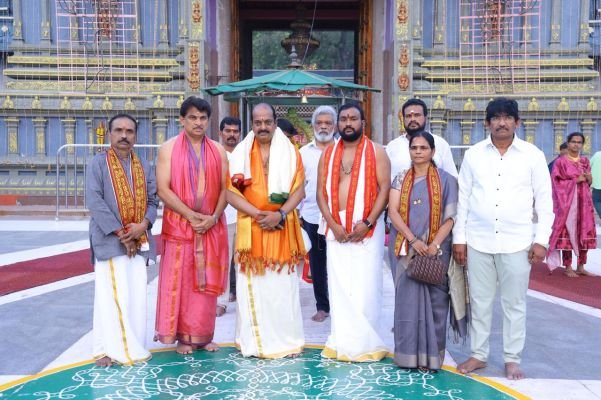 ప్రధాన మంత్రి శ్రీ నరేంద్ర మోదీ గారి పేరిట ఇంద్రకీలాద్రిలో ఖడ్గమాల అర్చన - శ్రీ పవన్ కళ్యాణ్ గారి ఆదేశాలతో ప్రత్యేక పూజలు నిర్వహించిన రాజ్యసభ సభ్యులు శ్రీ లింగమనేని రమేష్