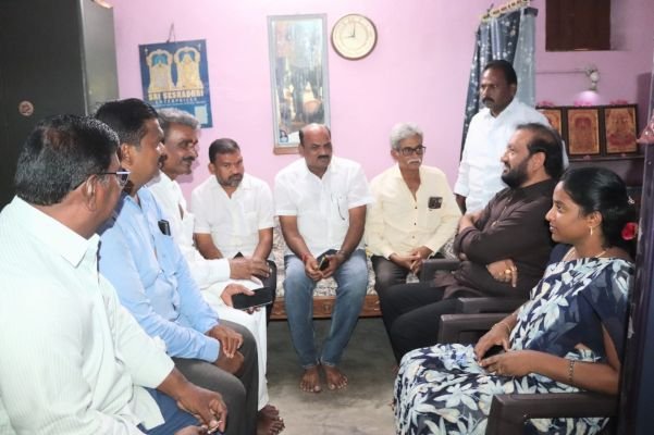  దువ్వూరు విజయకుమార్ రెడ్డిని పరామర్శించిన మాజీ నల్లపరెడ్డి..