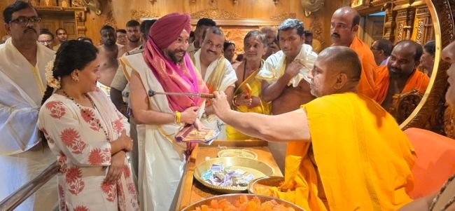 మంత్రాలయంలో హర్దీప్ సింగ్ గిల్‌కు శ్రీ రాయల దర్శనం