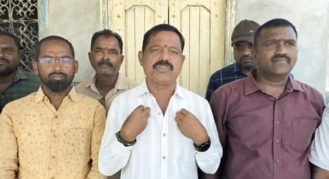 స్థలాల కోసం బ్లాక్ మెయిలింగ్ రాజకీయాలు బంజేయ్..