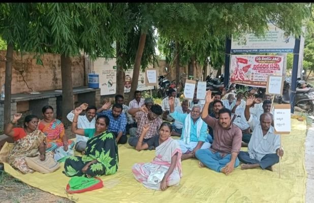 గ్రామ రెవెన్యూ సహాయకులను విస్మరిస్తే ప్రభుత్వానికి పుట్టగతులు ఉండవు