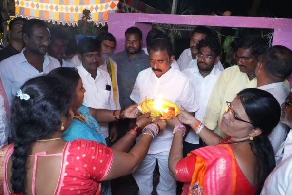 మొండిదిన్నెపాలెంలో శ్రీశ్రీశ్రీ పోలేరమ్మ తల్లి జాతర మహోత్సవాల్లో పాల్గొన్న ఎమ్మెల్యే కావ్య కృష్ణారెడ్డి
