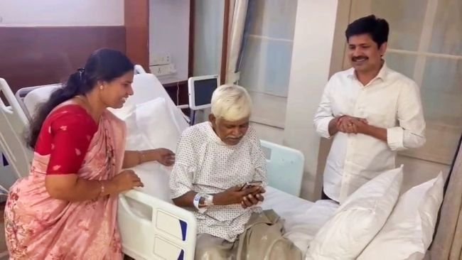 ఎంపీ తండ్రి మునికృష్ణయ్యకు పరామర్శ 