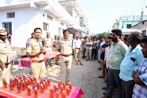 పిట్టలవాడలో కమ్యూనిటీ కాంటాక్ట్ - ఎస్పీ అఖిల్ మహాజన్ లిప్స్