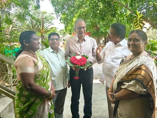 రాష్ట్ర  రెడ్ క్రాస్ సొసైటీ చైర్మన్ రేపల్లె బ్లడ్ బ్యాంక్ సందర్శన