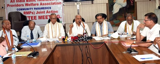ఢిల్లీలో ఆల్ ఇండియా బేసిక్ హెల్త్ కేర్ ప్రొవైడర్స్ వెల్ఫేర్ అసోసియేషన్ పిఎంపి ఆర్ఎంపి ల జాయింట్ యాక్షన్ కమిటీ సమావేశం