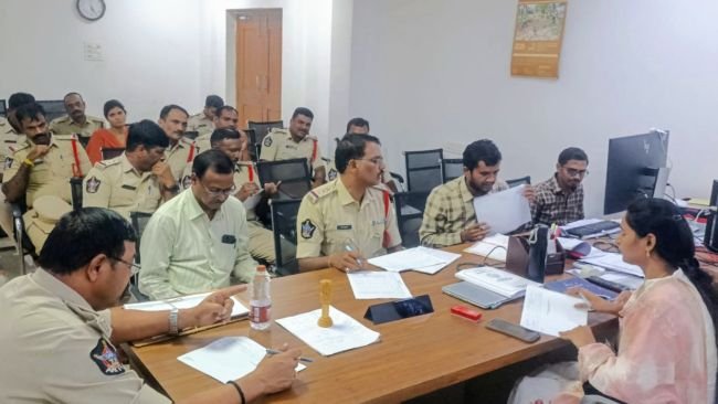 స్థానిక సంస్థలు ఎన్నికలపై అధికారుల సమీక్ష