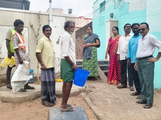 డస్ట్ బిన్ గురించి ఇంటింటా అవగాహన 