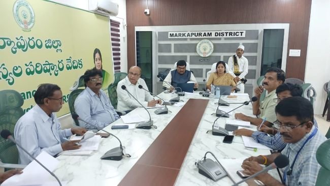 వెలిగొండ ముంపు గ్రామాల లే అవుట్ల అభివృద్ధిపై ప్రత్యేక సమీక్ష