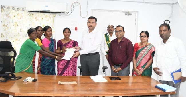 మహిళా సంఘాల ఆర్థికభివృద్దె ప్రభుత్వ లక్ష్యం - కలెక్టర్ రాజర్షిషా