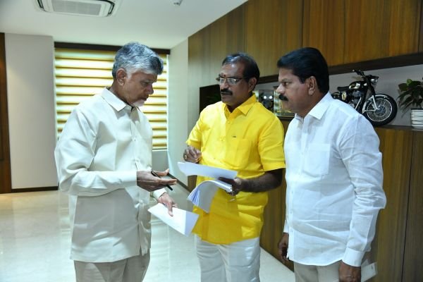 సీఎం చంద్రబాబును కలిసిన గూడూరి ఎరిక్షన్ బాబు