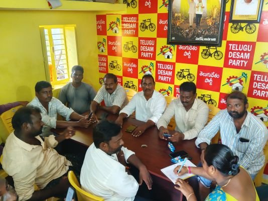 అడవులదీవి టిడిపి పార్టీ కార్యాలయంలో నాయకుల సమావేశం