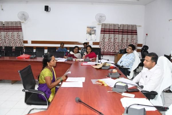 అత్యంత పారదర్శకంగా అంగన్వాడీ టీచర్ నియామక ఇంటర్వ్యూలు - జిల్లా కలెక్టర్ రాజర్షిషా