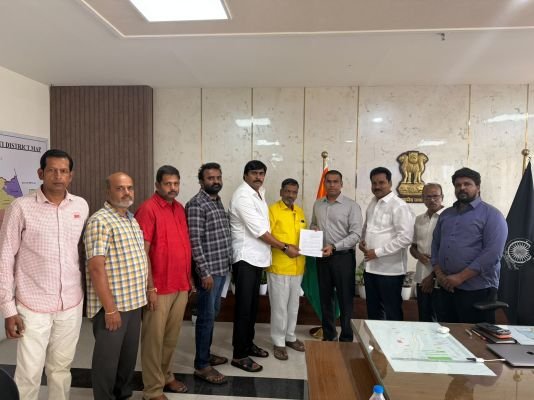 తిరుమలలో సచివాలయ సమస్యకు నెలలో పరిష్కారం  కలెక్టర్ వెంకటేశ్వర్‌ హామీ