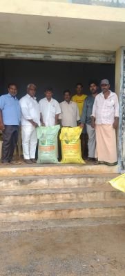 సొసైటీ ద్వారా యూరియా డిఏపి పంపిణీ 