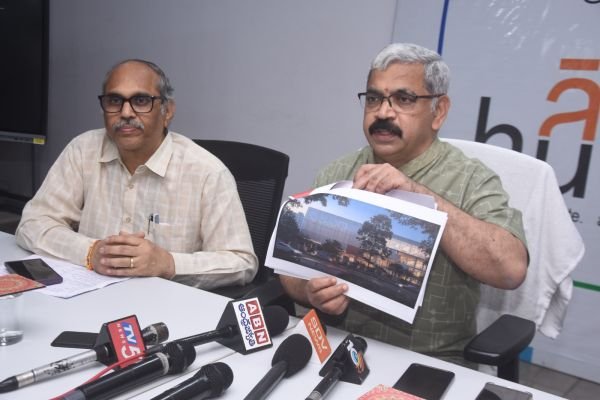 అధునాత‌న వ‌స‌తుల‌తో డిస్ట్రిక్ట్ సెంట్ర‌ల్ లైబ్ర‌రీ