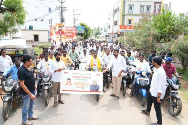 మోదీకి అభినందనగా నెల్లూరు రూరల్‌లో భారీ బైక్ ర్యాలీ