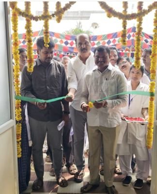 ప్రభుత్వాసుపత్రిలో ఐటీడీఏ పీవో రాహుల్ ఎమ్మెల్యే జారే పర్యటన