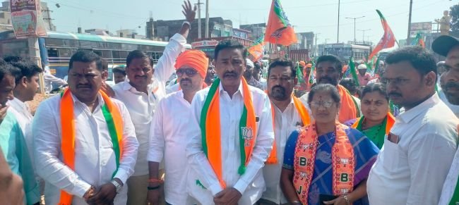 మోదీ 25 ఏళ్ల ప్రజాసేవకు కృతజ్ఞతగా ఘనంగా సేవా జ్యోతి యాత్ర