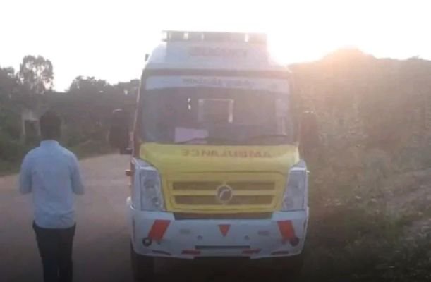 కాలం చెల్లిన ఆంబులెన్స్ లతో రోగులకు అవస్థలు.