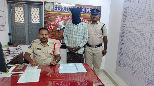 చెవిపోగు లాక్కున్న నిందితుడికి 6 నెలల జైలు శిక్ష, రూ.5,000/- జరిమానా