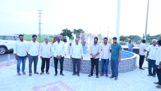 నేషనల్ ఫ్లాగ్ పనులను పరిశీలిస్తున్న అనగాని శివప్రసాద్ 