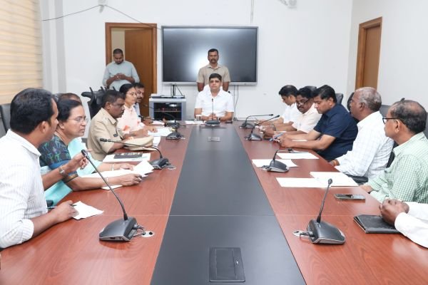 పత్తి కొనుగోళ్లకు రంగం సిద్ధం చేయాలి.... జిల్లా కలెక్టర్ ఆశిష్ సంగ్వాన్
