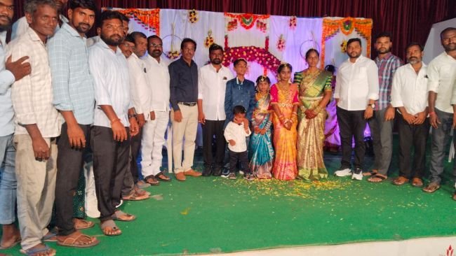 శివాని- మేఘశ్రీ -పార్థసాని చిన్నారులను ఆశీర్వదించిన   *డాక్టర్ ఆలేటి శ్రీనివాస్ గౌడ్* *పవన్ సాయి హాస్పిటల్ అధినేత*
