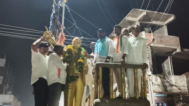 మినీ స్టేడియం నిర్మాణానికి రూ.12 కోట్ల నిధులు మంజూరు కావడంపై యువత, కాంగ్రెస్ నాయకులు హర్షం .