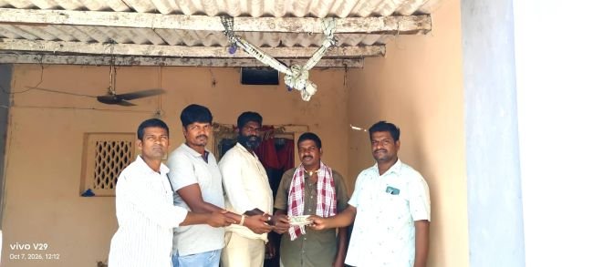 అనారోగ్యంతో బాధపడుతున్న మిత్రుడికి రూ.24 వేల ఆర్థిక సాయం