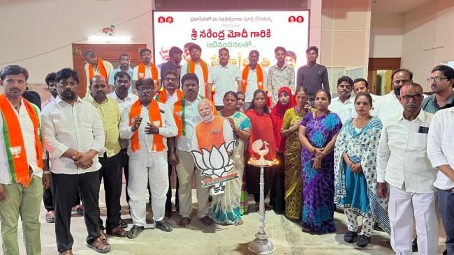 దేశాభివృద్ధి కోసం నిరంతరం శ్రమిస్తున్న దార్శనికుడు ప్రధాని మోడీ
