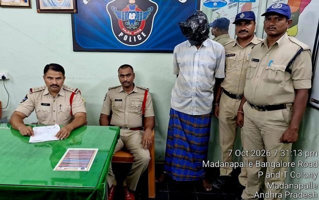 భార్యను నరికి చంపిన భర్త అరెస్ట్..