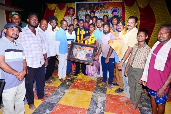 ఆర్మీ జవాన్  ఘన సన్మానం