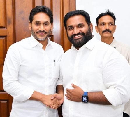 మాజీ ముఖ్యమంత్రి జగన్మోహన్ రెడ్డిని కలిసిన ఇన్చార్జి పిటా 