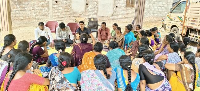 స్త్రీనిధి రుణాలను సద్వినియోగం చేసుకుని ఆర్థికంగా అభివృద్ధి చెందాలి