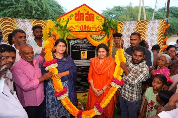 పల్లె పండుగ లో భాగంగా అభివృద్ధి పనులను ప్రారంభించిన ఎమ్మెల్యే భూమా అఖిల ప్రియ, జిల్లా కలెక్టర్ గనియ రాజకుమారి 