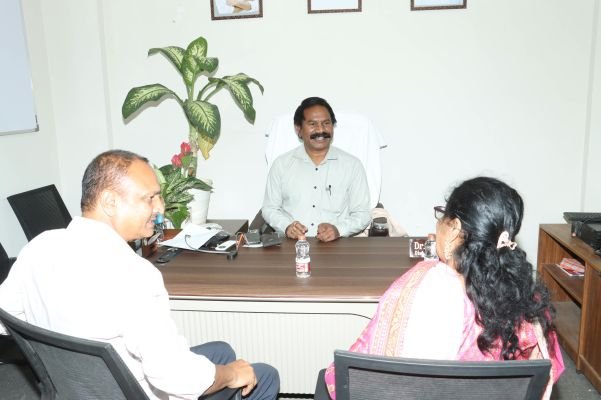 జిల్లా మెడికల్ అధికారిని కలిసిన ఉప్పల్ ఎమ్మెల్యే బండారి లక్ష్మారెడ్డి*
