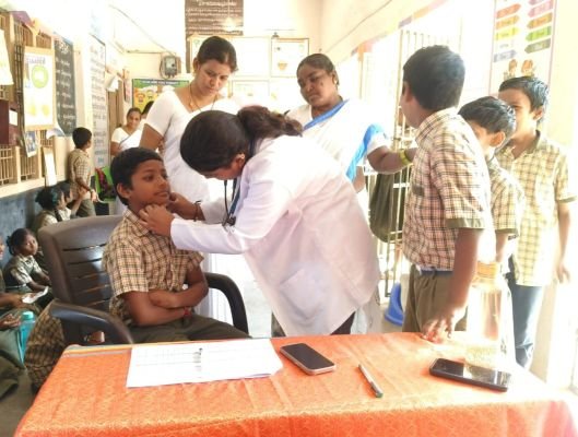 పిల్లల ఆరోగ్యం పట్ల అప్రమత్తంగా ఉండాలి :వైద్యాధికారిని హైమశ్రీ
