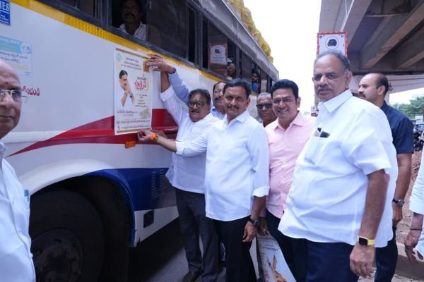 విజయవాడ ఉత్సవ్ 2.0 ప్రచారానికి రవాణా రంగం అండ.. - లారీ ఓనర్స్ అసోసియేషన్ల కృషికి ఎంపీ కేశినేని చిన్ని అభినందనలు