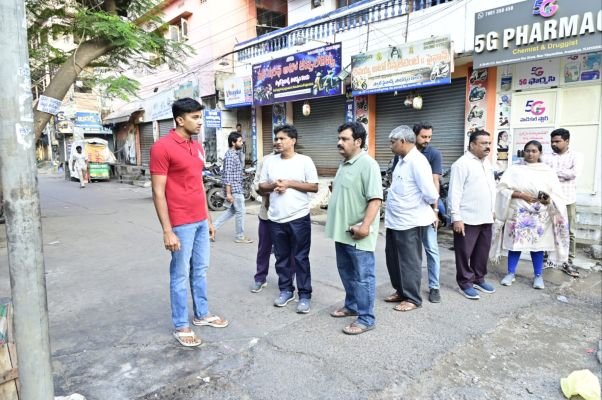 గుంతలు లేని నగరంగా విజయవాడను తీర్చిదిద్దాలి : కమిషనర్ ధ్యానచంద్ర 