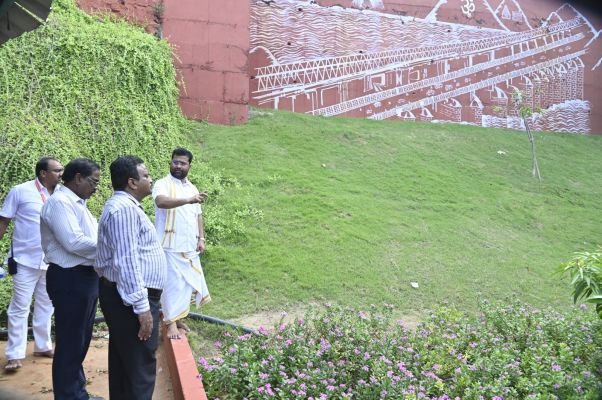 ఇంద్రకీలాద్రిపై పచ్చదనం, ఘాట్‌రోడ్ పనుల పరిశీలన