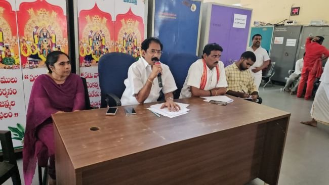 వెంకన్న ఆలయానికి వచ్చే భక్తులకు మెరుగైన సౌకర్యాలు కల్పించాలి :వాడపల్లి దేవస్థాన ట్రస్ట్ బోర్డు సాధారణ సమావేశం