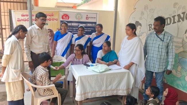 విద్యార్థులకు అయోడిన్‌ పరీక్షలు :నగరం ప్రాథమిక ఆరోగ్య కేంద్రం వైద్యాధికారిణి  ఆర్.పావని
