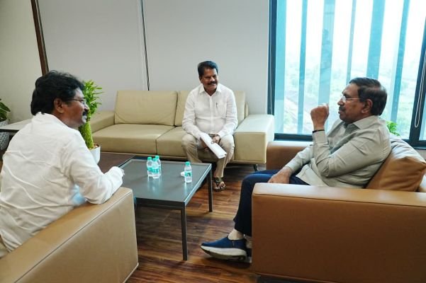 మంత్రి నారాయణను కలిసిన ఎరిక్షన్ బాబు
