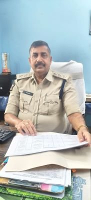 శాంతిభద్రతల పరిరక్షణే ప్రథమ ప్రాధాన్యం......…  ఎన్నికల నిర్వహణకు పకడ్బందీ చర్యలు.. అసాంఘిక కార్యకలాపాలకు పాల్పడితే కఠిన చర్యలు  చిన్నచిన్న విషయాలకే ఘర్షణలకు దిగొద్దు..   సంయమనం పాటించాలి  సిబ్బంది కొరత ఉన్నా సమన్వయంతో ముందుకు సాగుతాం  ఫ్రెండ్లీ పోలీసింగ్‌తో ప్రజలకు చేరువవుతాం  కళ్యాణదుర్గం డీఎస్పీ ద