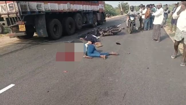 గుత్తి చెరువు కట్ట సమీపంలో జరిగిన రోడ్డు ప్రమాదంలో ఇద్దరు అక్కడికక్కడే మృతి