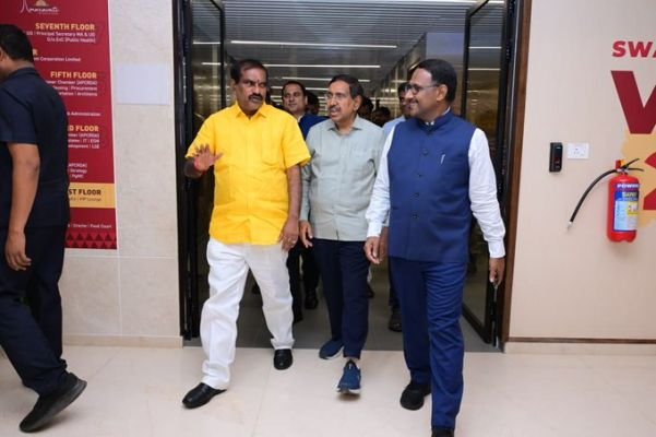 మంత్రి పొంగూరు నారాయణతో మంత్రి నిమ్మల రామానాయుడు భేటీ