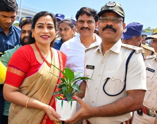 ఆంధ్రప్రదేశ్ రాష్ట్ర హోం శాఖ మంత్రివర్యులను మర్యాదపూర్వకంగా కలిసిన జిల్లా ఎస్పీ  బి.ఉమామహేశ్వర్