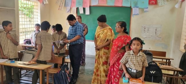 పాఠశాలలో డీఈఓ ఆకస్మిక తనిఖీ..