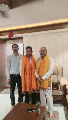 జాదవ్ ధారా సింగ్ నాయక్‌ను కలిసిన ఎమ్మెల్సీ అభ్యర్థి సామ రామ్మోహన్ రెడ్డి